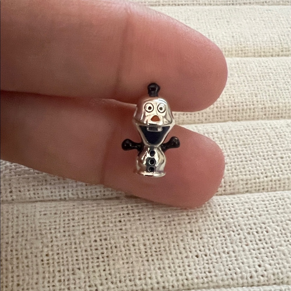 Frozen Olaf Snowman Hug Charm